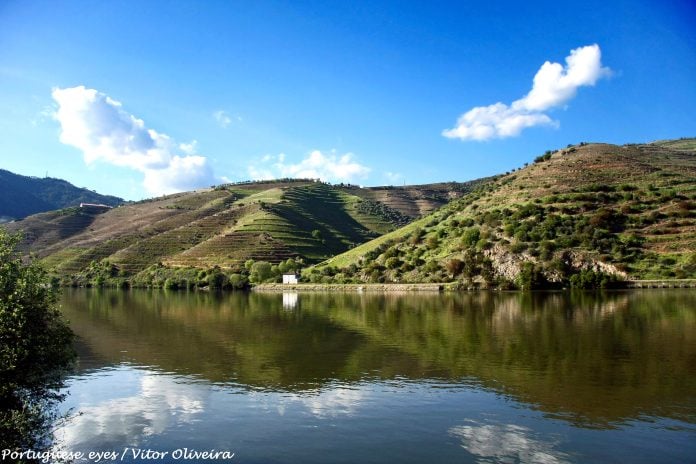 Water Hole in Portugal Looks Like a Portal to Another Dimension - Geology In